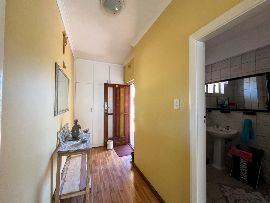 To Let 1 Bedroom Property for Rent in Sea Point Western Cape